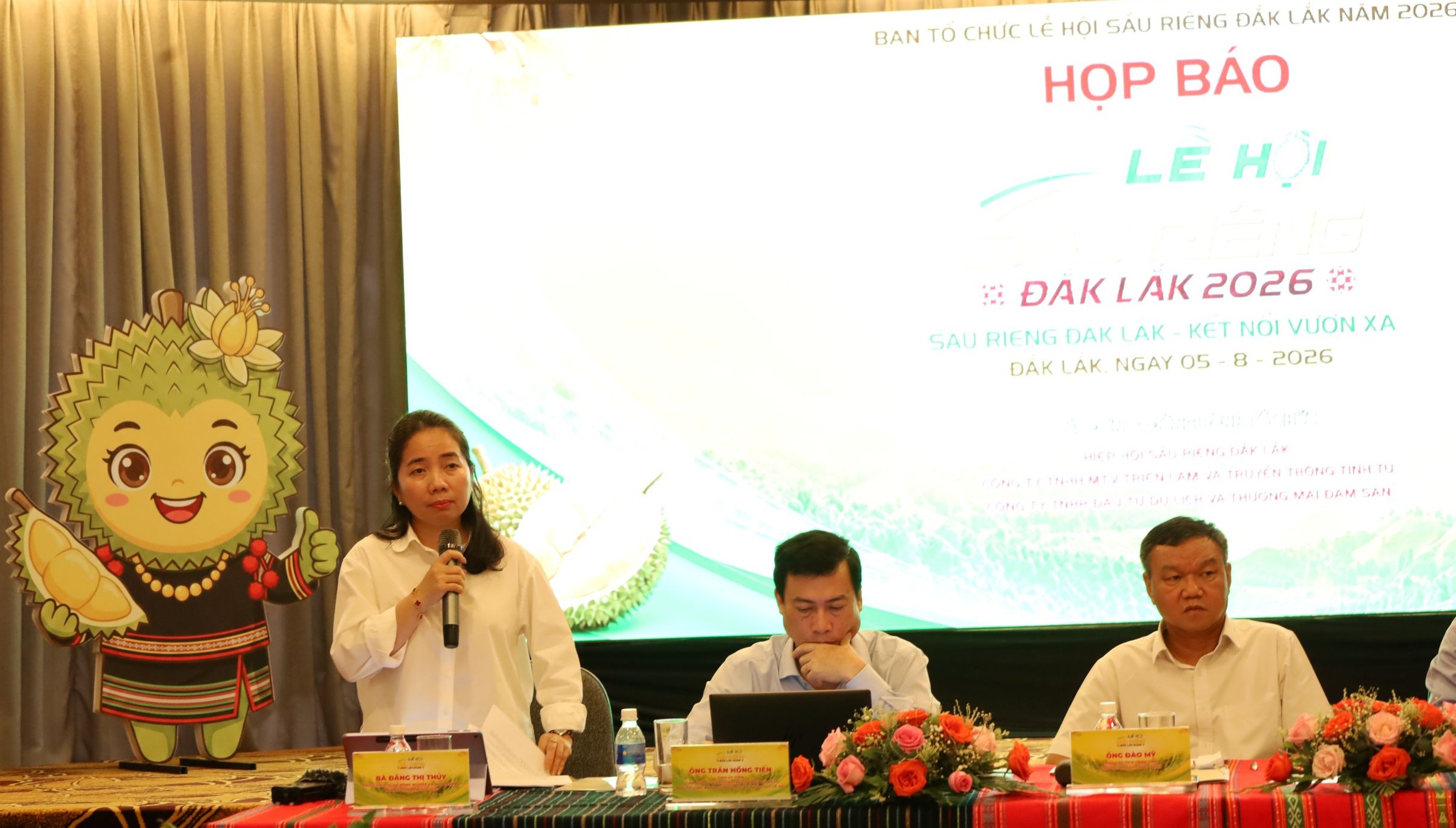 họp báo